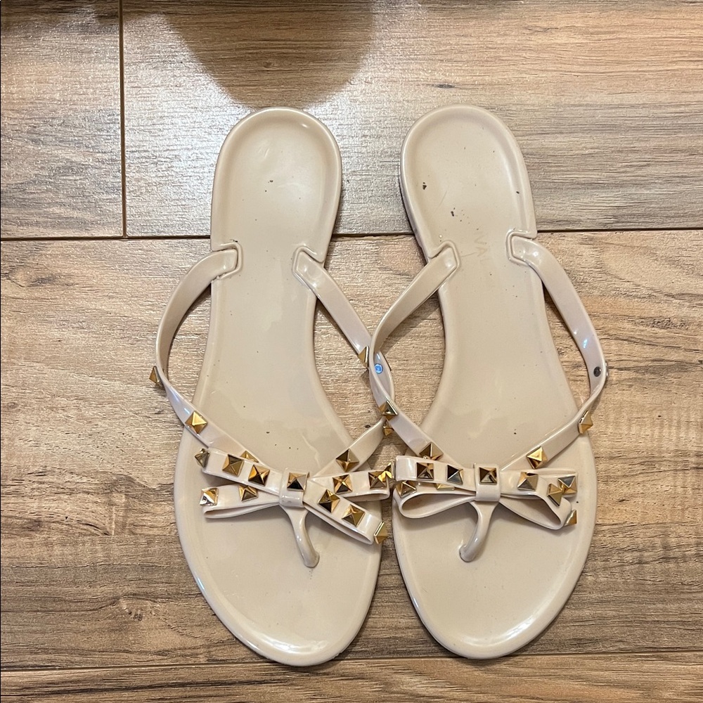 Stylish Cream Sandals with Gold Accents